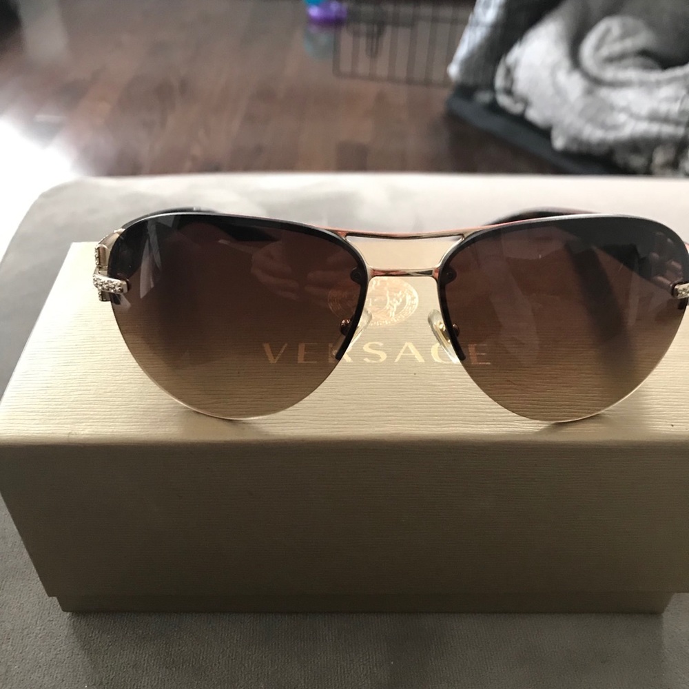 Sunglasses - Picture 3 of 4